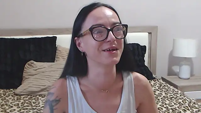 IzabelllNoir online show from June 2026 07:44:02 AM