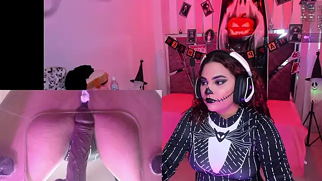 Snapshot of PetiteSophie_ chatting on October 2025 07:47:01 PM PetiteSophie online show from October 2025 07:47:01 PM