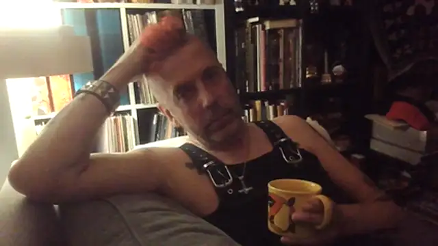 Snapshot of SHARPSkinhead chatting on June 2026 09:40:01 PM SHARPSkinhead online show from June 2026 09:40:01 PM
