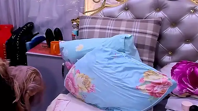 Snapshot of Hornystepmom29 chatting on October 2025 04:10:02 AM Hornystepmom29 online show from October 2025 04:10:02 AM