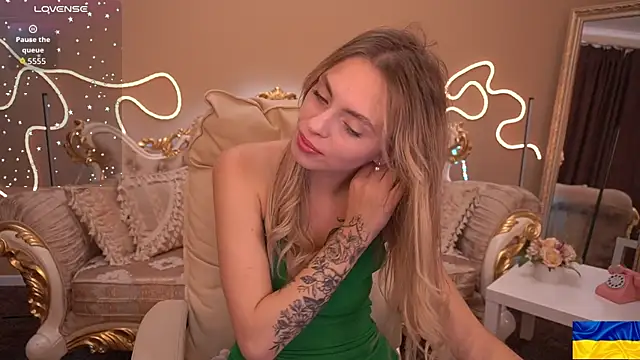 Snapshot of ChloeBrightt chatting on October 2025 08:17:01 PM ChloeBrightt online show from October 2025 08:17:01 PM