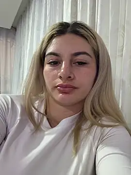 Snapshot of AtheneaRossi chatting on February 2026 11:44:01 PM AtheneaRossi online show from February 2026 11:44:01 PM