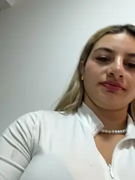 Snapshot of AtheneaRossi chatting on February 2026 10:41:02 PM AtheneaRossi online show from February 2026 10:41:02 PM