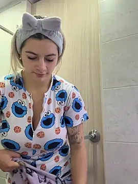 Snapshot of AtheneaRossi chatting on February 2026 12:04:01 PM AtheneaRossi online show from February 2026 12:04:01 PM