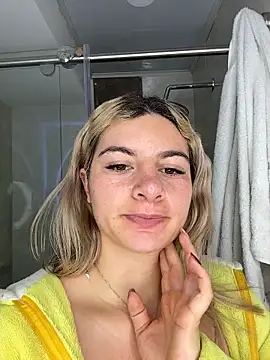 Snapshot of AtheneaRossi chatting on March 2026 10:10:02 AM AtheneaRossi online show from March 2026 10:10:02 AM