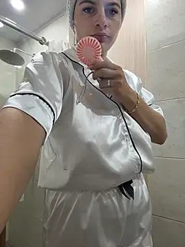 Snapshot of AtheneaRossi chatting on March 2026 10:09:02 AM AtheneaRossi online show from March 2026 10:09:02 AM