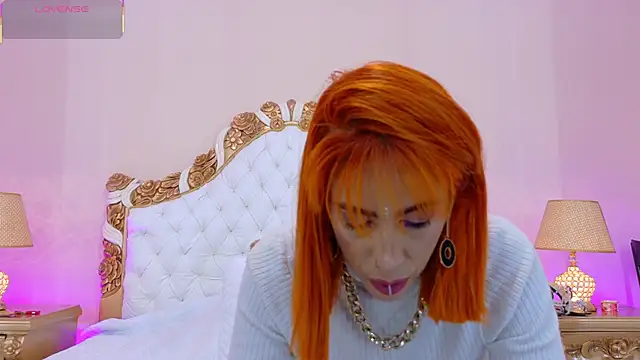 Snapshot of AdelinaVans chatting on October 2025 11:42:02 AM AdelinaVans online show from October 2025 11:42:02 AM