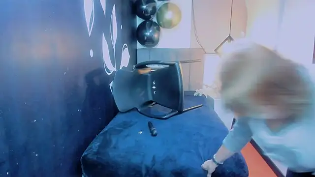 ScarletHoot  online show from December 2024 06:17:01 PM