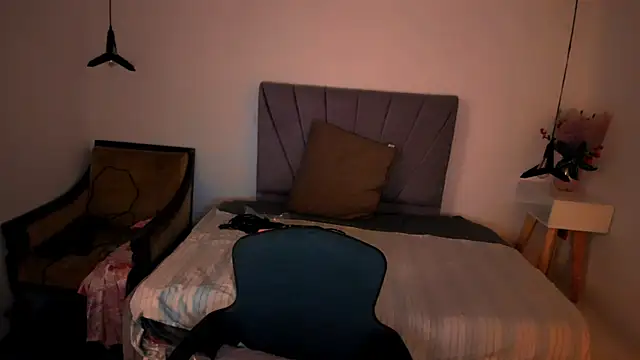 ScarletHoot  online show from May 2026 05:32:02 PM
