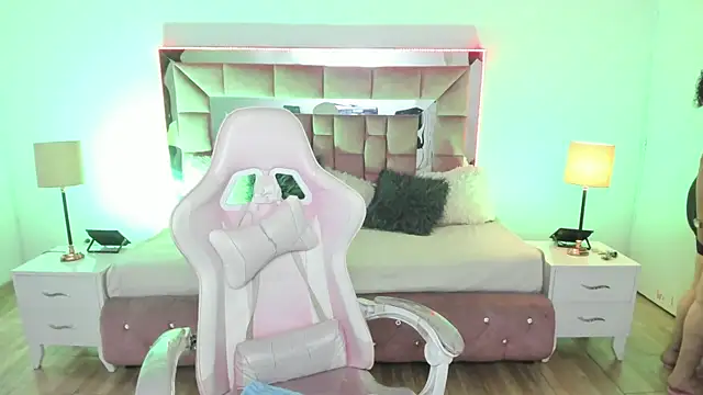 Snapshot of Aliciia_cute1 chatting on January 2025 10:50:01 PM Aliciia cute1 online show from January 2025 10:50:01 PM