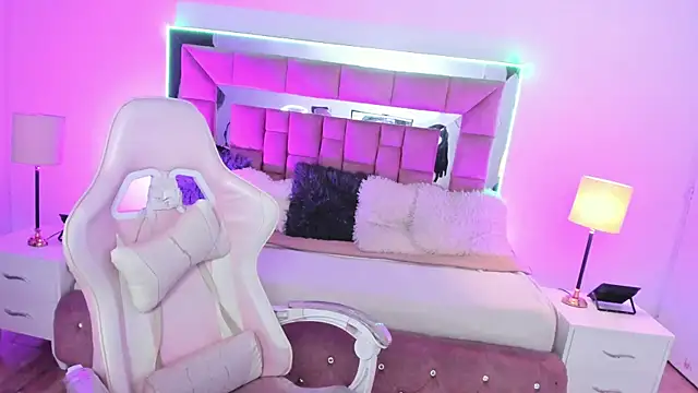 Snapshot of Aliciia_cute1 chatting on February 2025 10:26:02 PM Aliciia cute1 online show from February 2025 10:26:02 PM