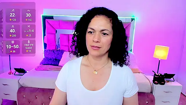 Snapshot of Aliciia_cute1 chatting on February 2025 09:52:02 PM Aliciia cute1 online show from February 2025 09:52:02 PM