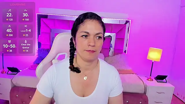 Snapshot of Aliciia_cute1 chatting on February 2025 10:07:02 PM Aliciia cute1 online show from February 2025 10:07:02 PM