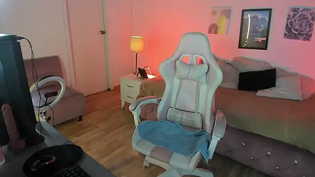 Snapshot of Aliciia_cute1 chatting on October 2025 08:40:01 PM Aliciia cute1 online show from October 2025 08:40:01 PM