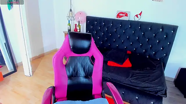 Snapshot of Aliciia_cute1 chatting on February 2026 09:43:01 PM Aliciia cute1 online show from February 2026 09:43:01 PM