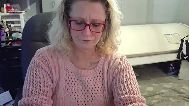 Snapshot of Lisalovely6981 chatting on February 2025 07:17:01 PM Lisalovely6981 online show from February 2025 07:17:01 PM