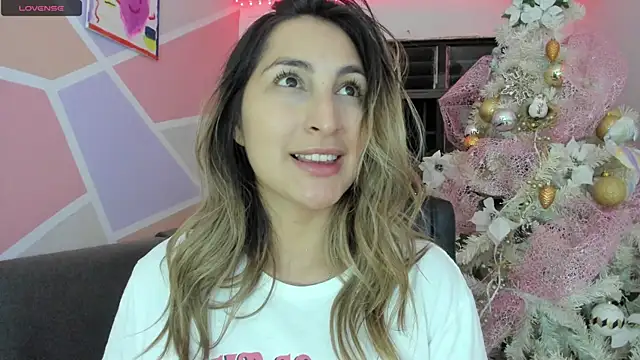 Snapshot of Maiaconnor_ chatting on January 2025 01:41:01 AM Maiaconnor online show from January 2025 01:41:01 AM