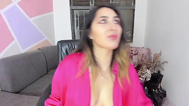 Snapshot of Maiaconnor_ chatting on November 2025 03:59:02 AM Maiaconnor online show from November 2025 03:59:02 AM