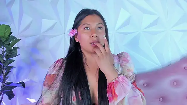 LinnaGardenia online show from February 2025 12:07:01 AM