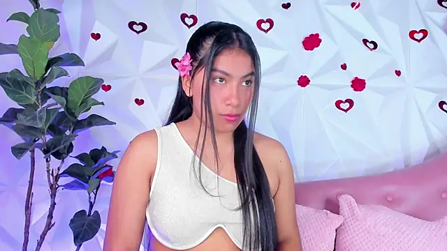 LinnaGardenia online show from March 2025 02:30:02 PM