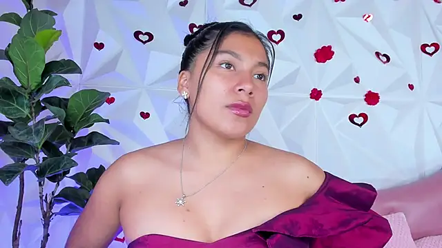 LinnaGardenia online show from March 2025 07:16:01 PM