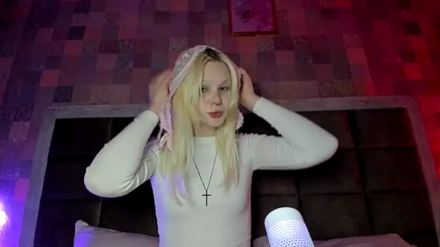 sashakiss99 online show from September 2025 05:07:01 PM