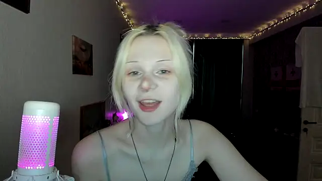 sashakiss99 online show from October 2025 12:33:01 PM