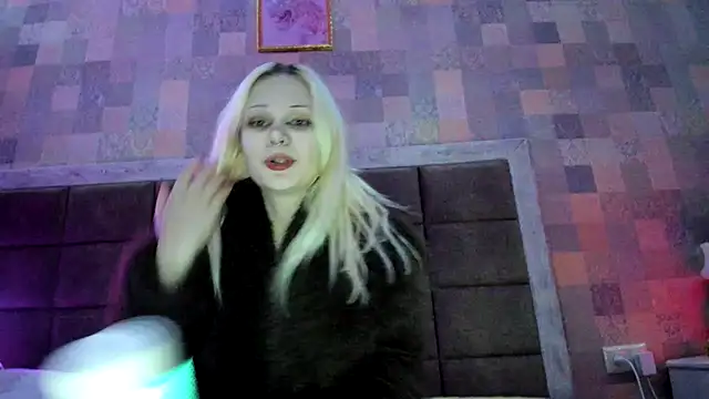 sashakiss99 online show from October 2025 06:59:01 PM