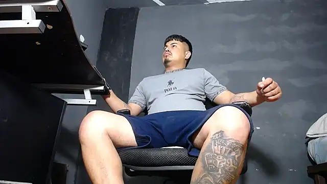 Snapshot of DickMasterfindom chatting on September 2025 02:47:02 AM DickMasterfindom online show from September 2025 02:47:02 AM