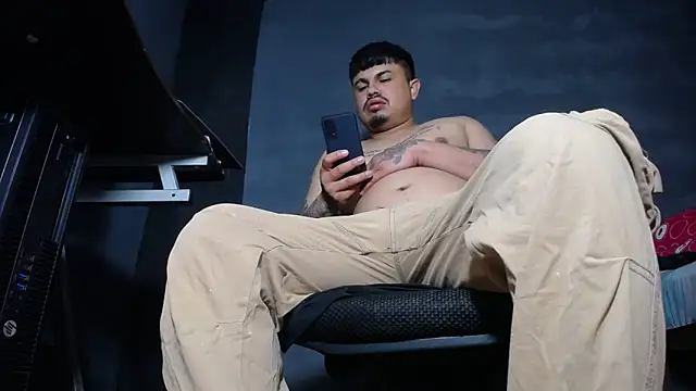 Snapshot of DickMasterfindom chatting on September 2025 06:35:02 PM DickMasterfindom online show from September 2025 06:35:02 PM