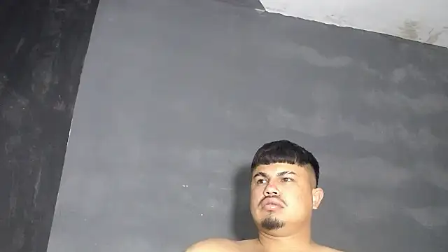 Snapshot of DickMasterfindom chatting on October 2025 01:15:02 AM DickMasterfindom online show from October 2025 01:15:02 AM