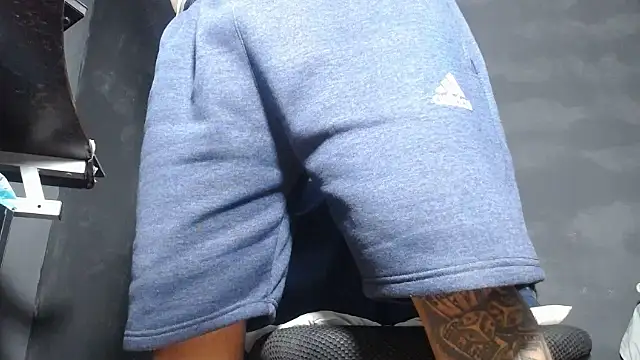 Snapshot of DickMasterfindom chatting on October 2025 03:53:02 AM DickMasterfindom online show from October 2025 03:53:02 AM