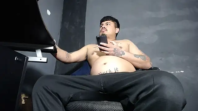 Snapshot of DickMasterfindom chatting on October 2025 07:10:02 AM DickMasterfindom online show from October 2025 07:10:02 AM