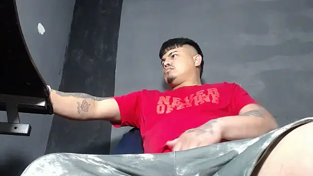 Snapshot of DickMasterfindom chatting on October 2025 04:36:01 AM DickMasterfindom online show from October 2025 04:36:01 AM