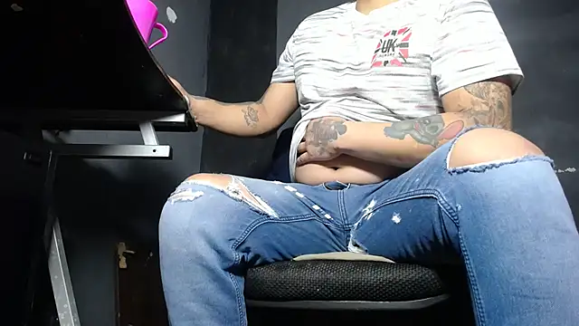 Snapshot of DickMasterfindom chatting on November 2025 04:56:01 AM DickMasterfindom online show from November 2025 04:56:01 AM