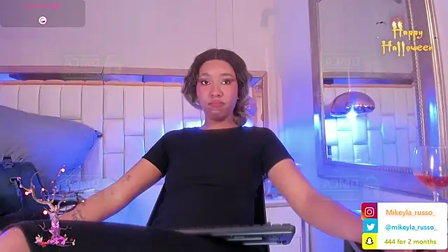 Mikeyla-Russo online show from October 2025 08:52:01 PM