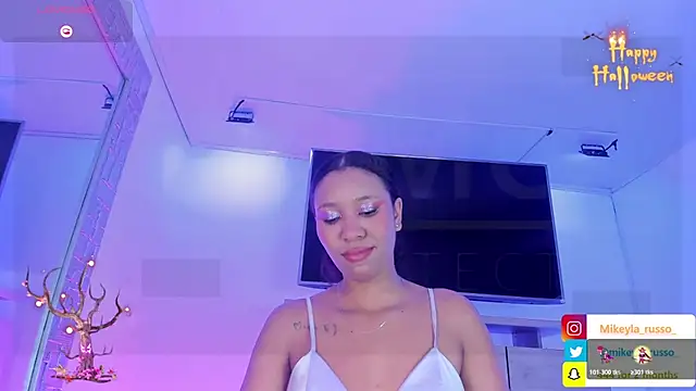 Mikeyla-Russo online show from November 2025 09:15:01 PM