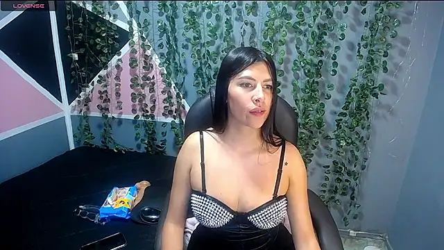 Snapshot of Alanna_atm_ chatting on December 2024 09:17:01 PM Alanna atm online show from December 2024 09:17:01 PM