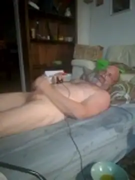 iambradz online show from April 2026 03:39:01 PM