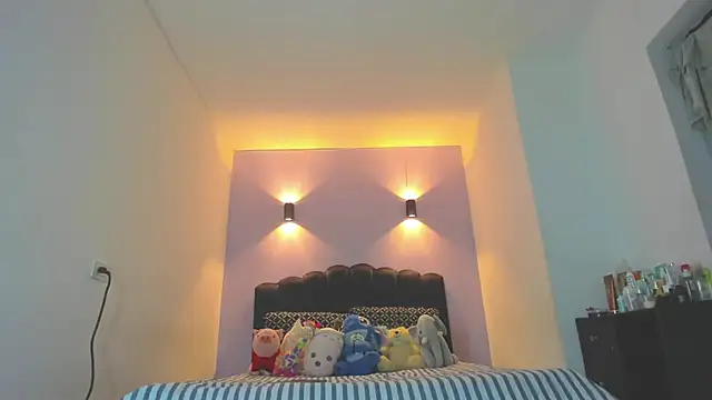 Sofia Clauss  online show from May 2026 04:18:01 AM