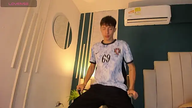 Snapshot of AlessandroDybala chatting on January 2025 12:01:01 PM AlessandroDybala online show from January 2025 12:01:01 PM