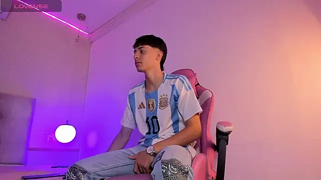 Snapshot of AlessandroDybala chatting on January 2025 12:11:02 PM AlessandroDybala online show from January 2025 12:11:02 PM