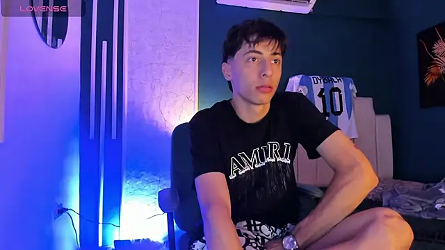 Snapshot of AlessandroDybala chatting on March 2025 06:00:02 PM AlessandroDybala online show from March 2025 06:00:02 PM