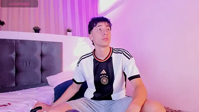 Snapshot of AlessandroDybala chatting on March 2025 06:45:01 PM AlessandroDybala online show from March 2025 06:45:01 PM