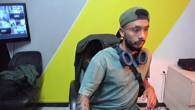 Tom cooper  online show from April 2026 04:48:01 AM