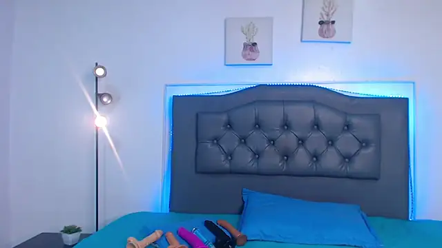 candy lux  online show from November 2025 07:04:02 PM