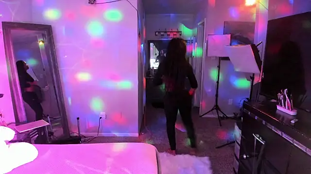 yiauana online show from January 2025 11:54:01 PM