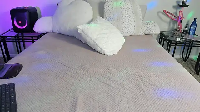 yiauana online show from January 2025 05:35:01 AM