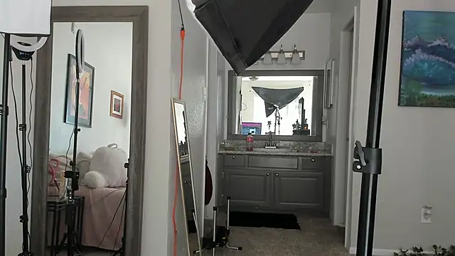 yiauana online show from January 2025 08:32:02 PM