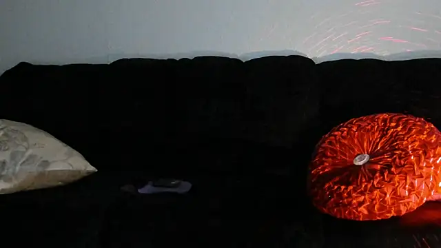 yiauana online show from January 2025 01:02:01 PM